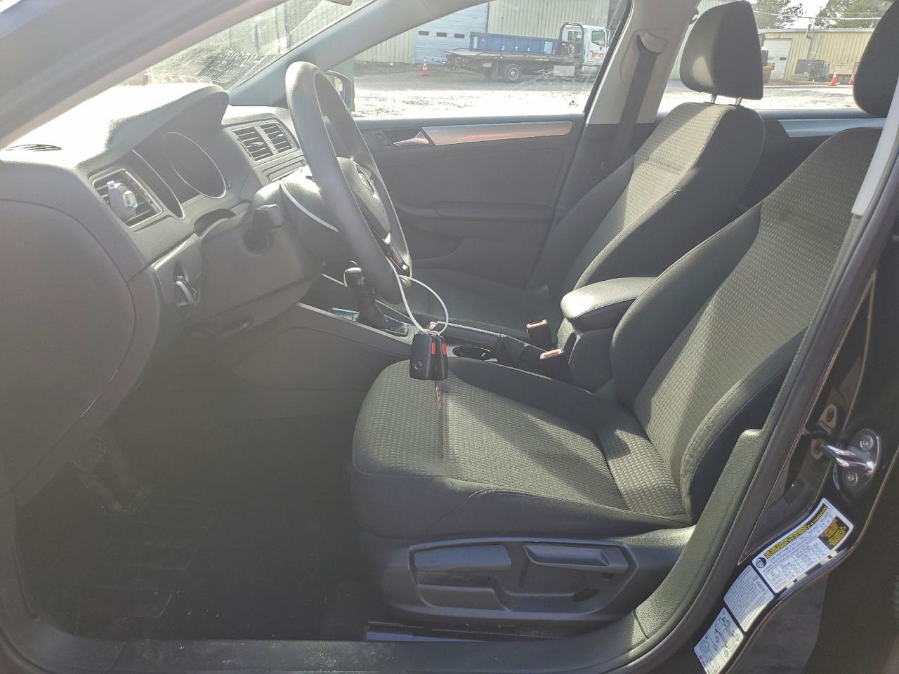 2015 VOLKSWAGEN JETTA SE photo 25