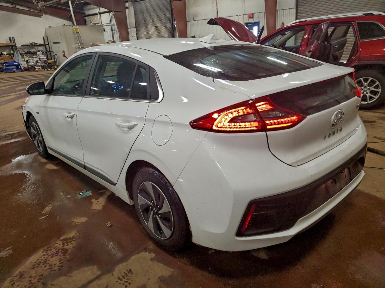 2019 HYUNDAI IONIQ SEL photo 2