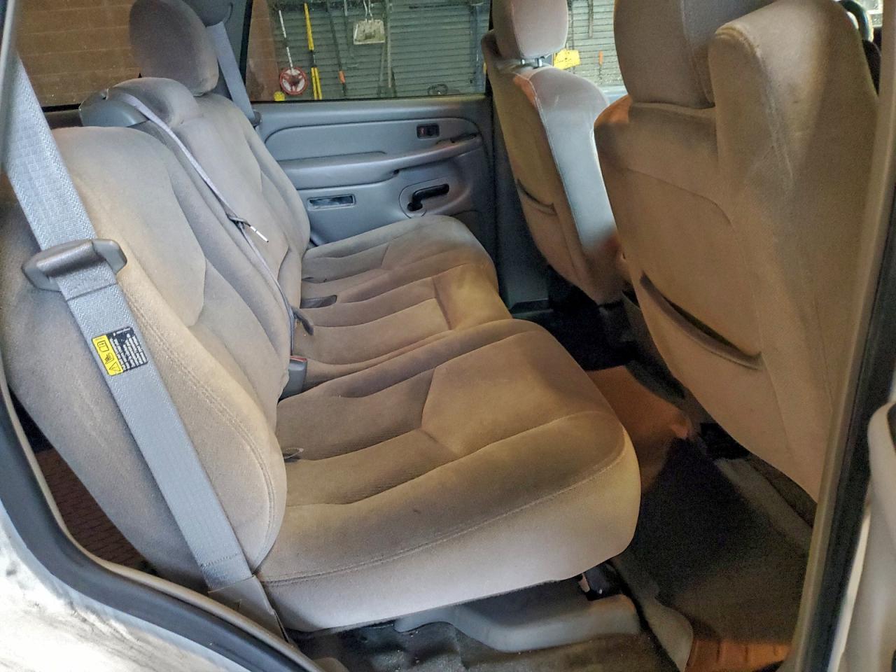 2004 GMC YUKON photo 21
