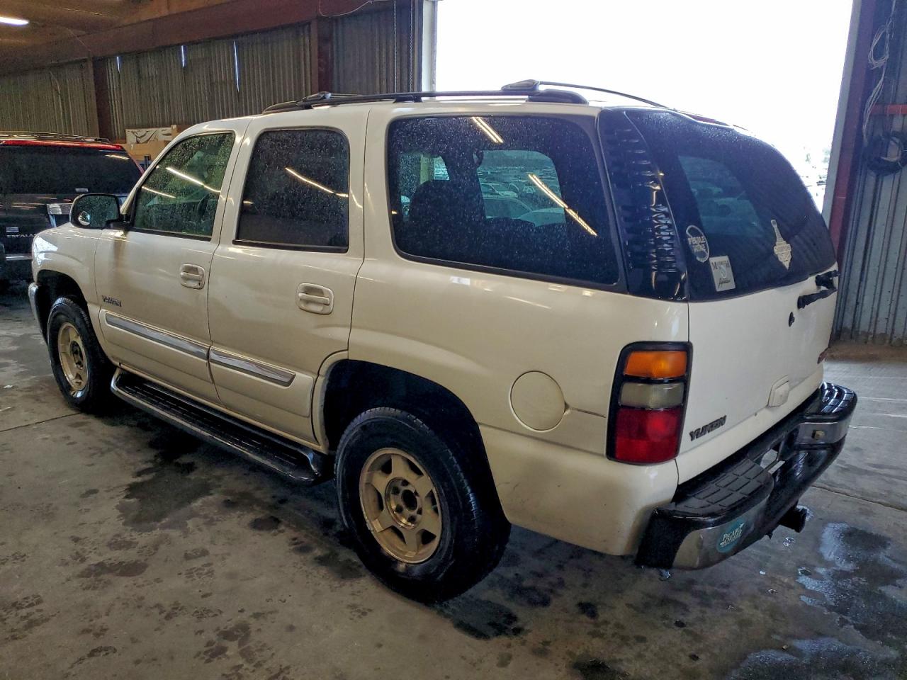 2004 GMC YUKON photo 3