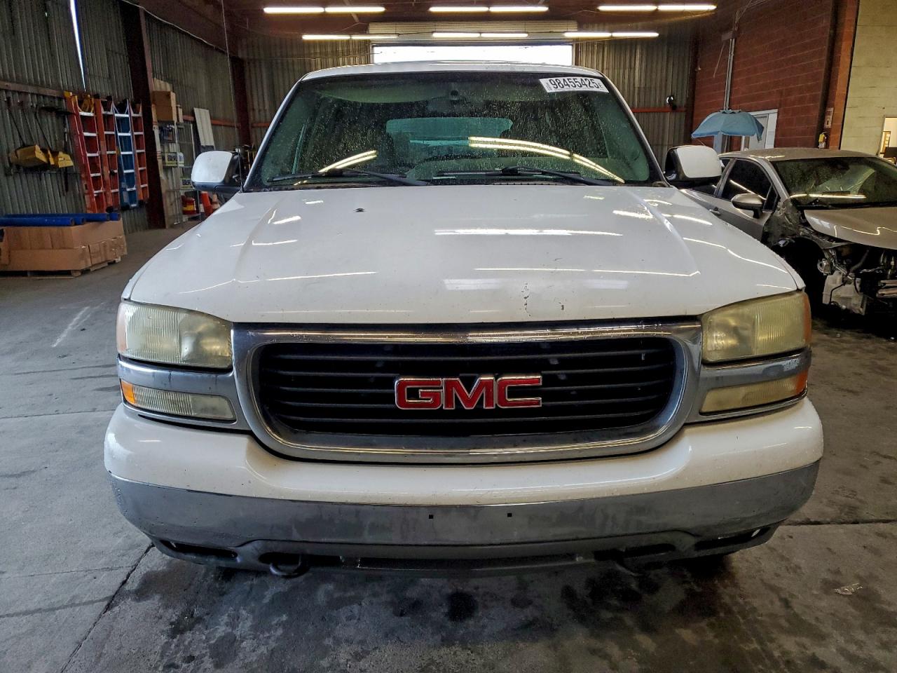 2004 GMC YUKON photo 9