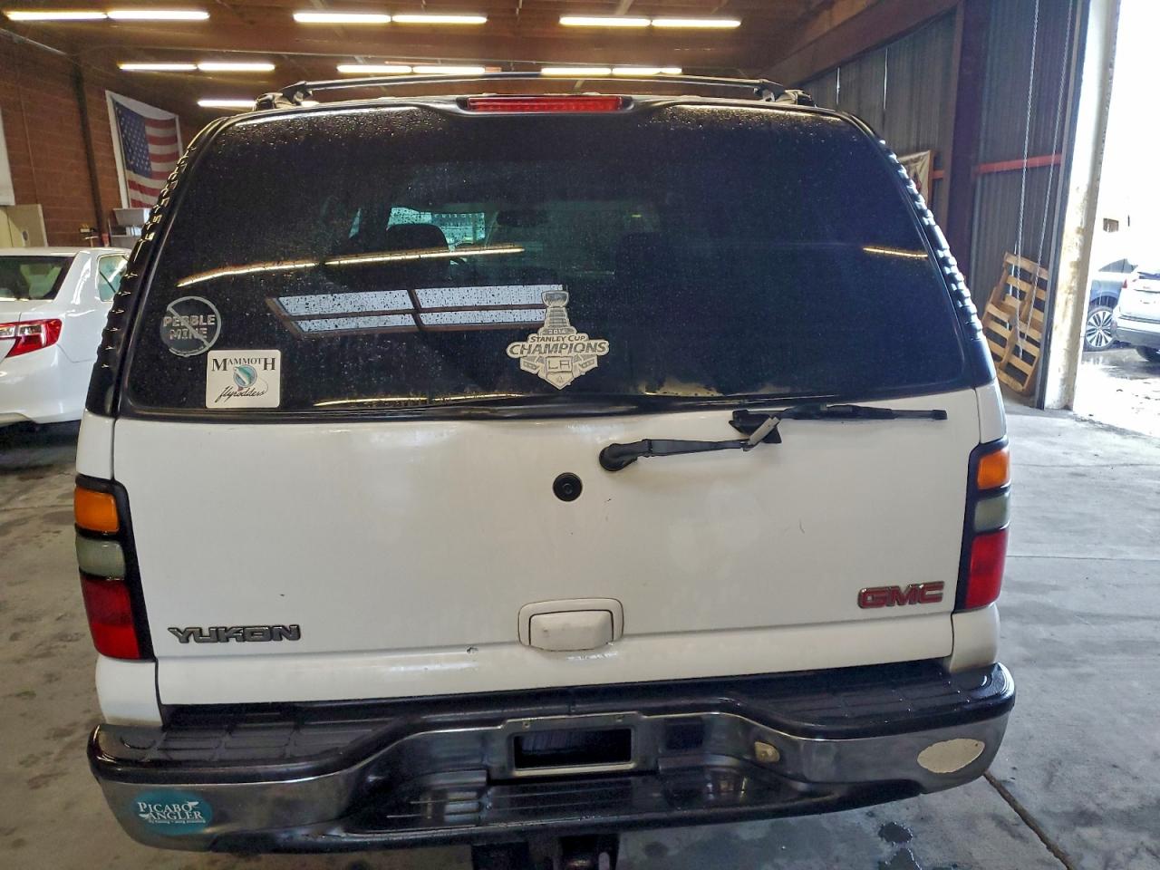 2004 GMC YUKON photo 11