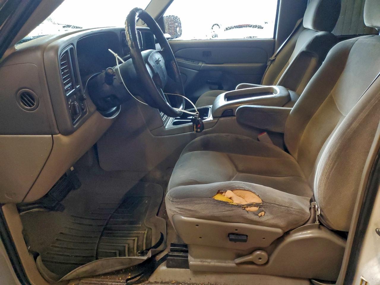 2004 GMC YUKON photo 13