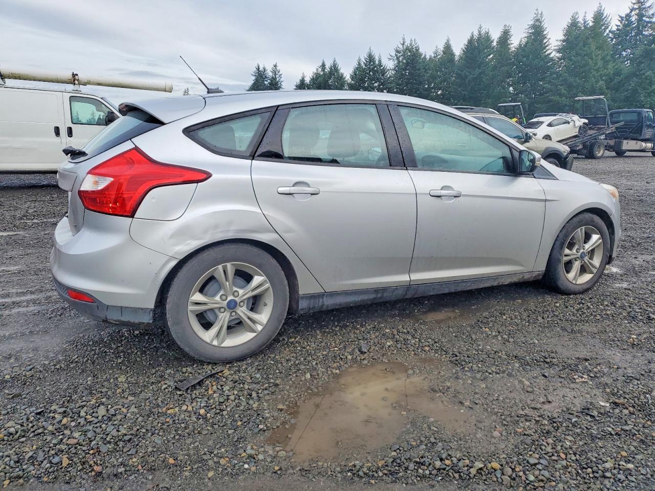 2014 FORD FOCUS SE photo 3