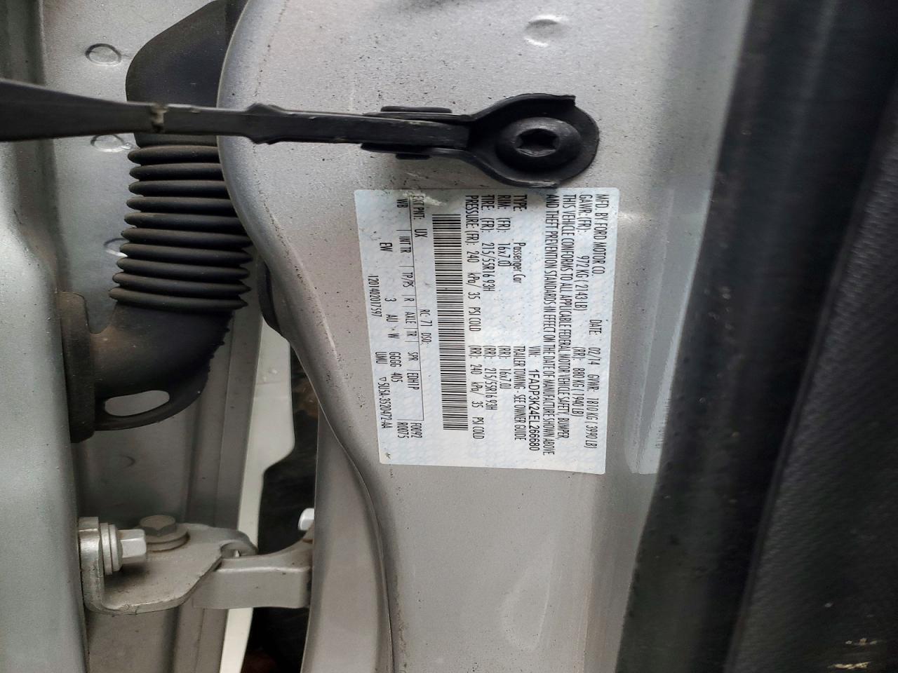 2014 FORD FOCUS SE photo 12