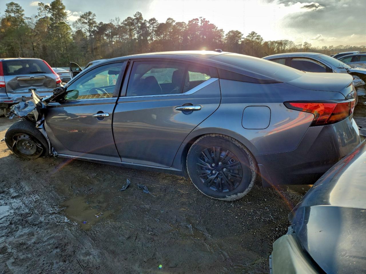 2019 NISSAN ALTIMA S photo 2