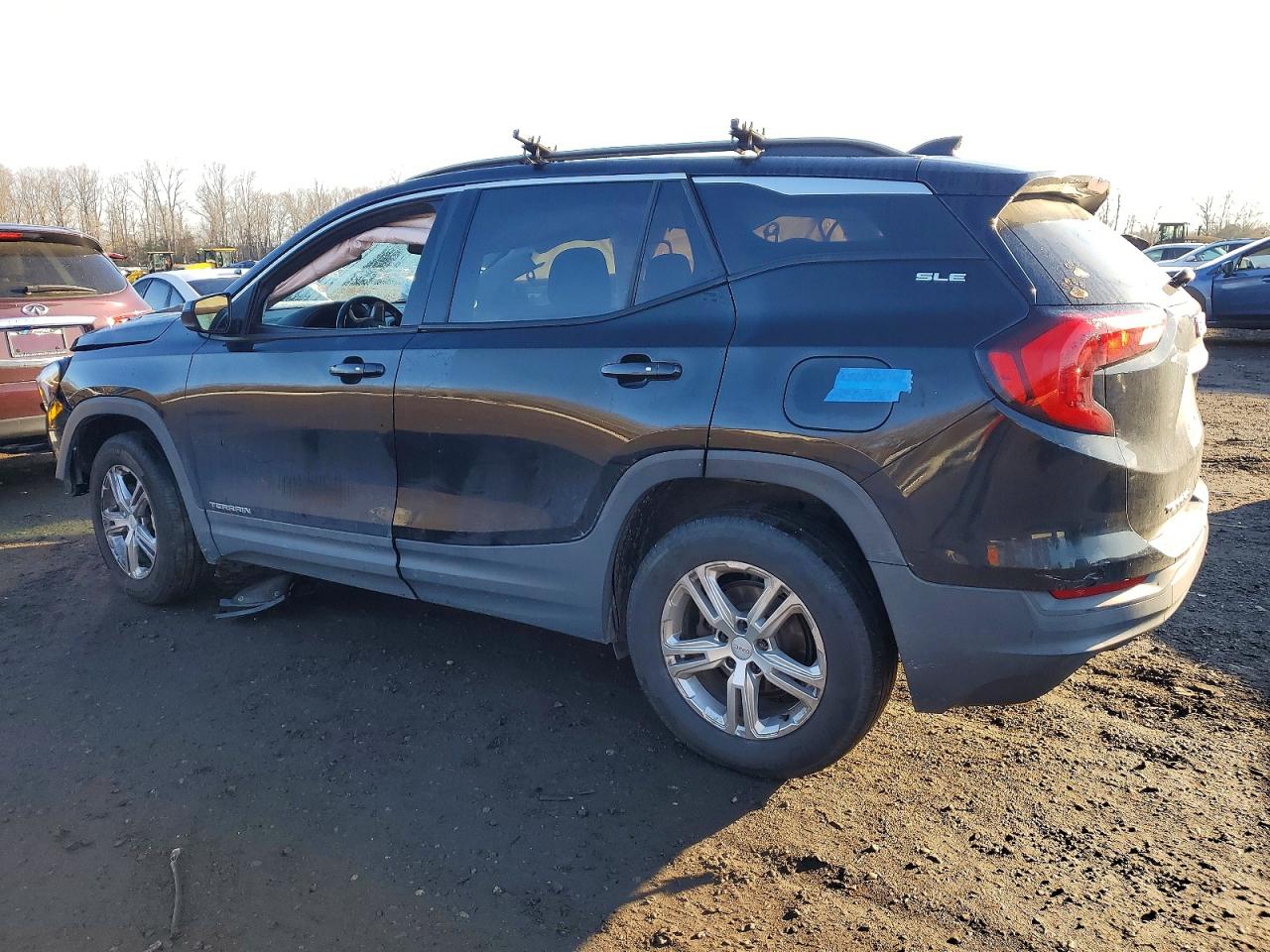 2018 GMC TERRAIN SLE photo 2