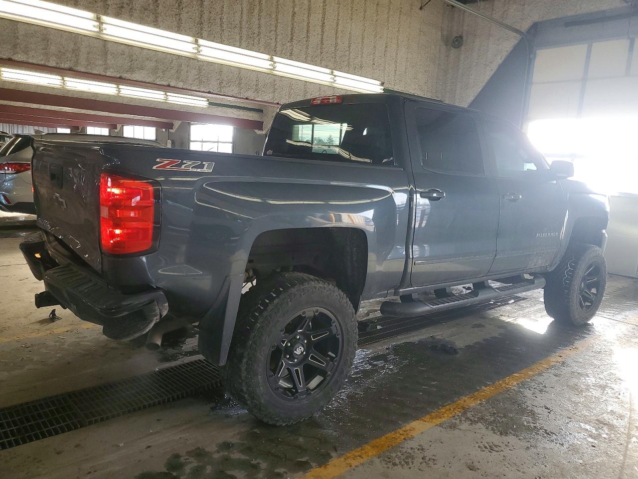 2017 CHEVROLET SILVERADO K1500 LT photo 5