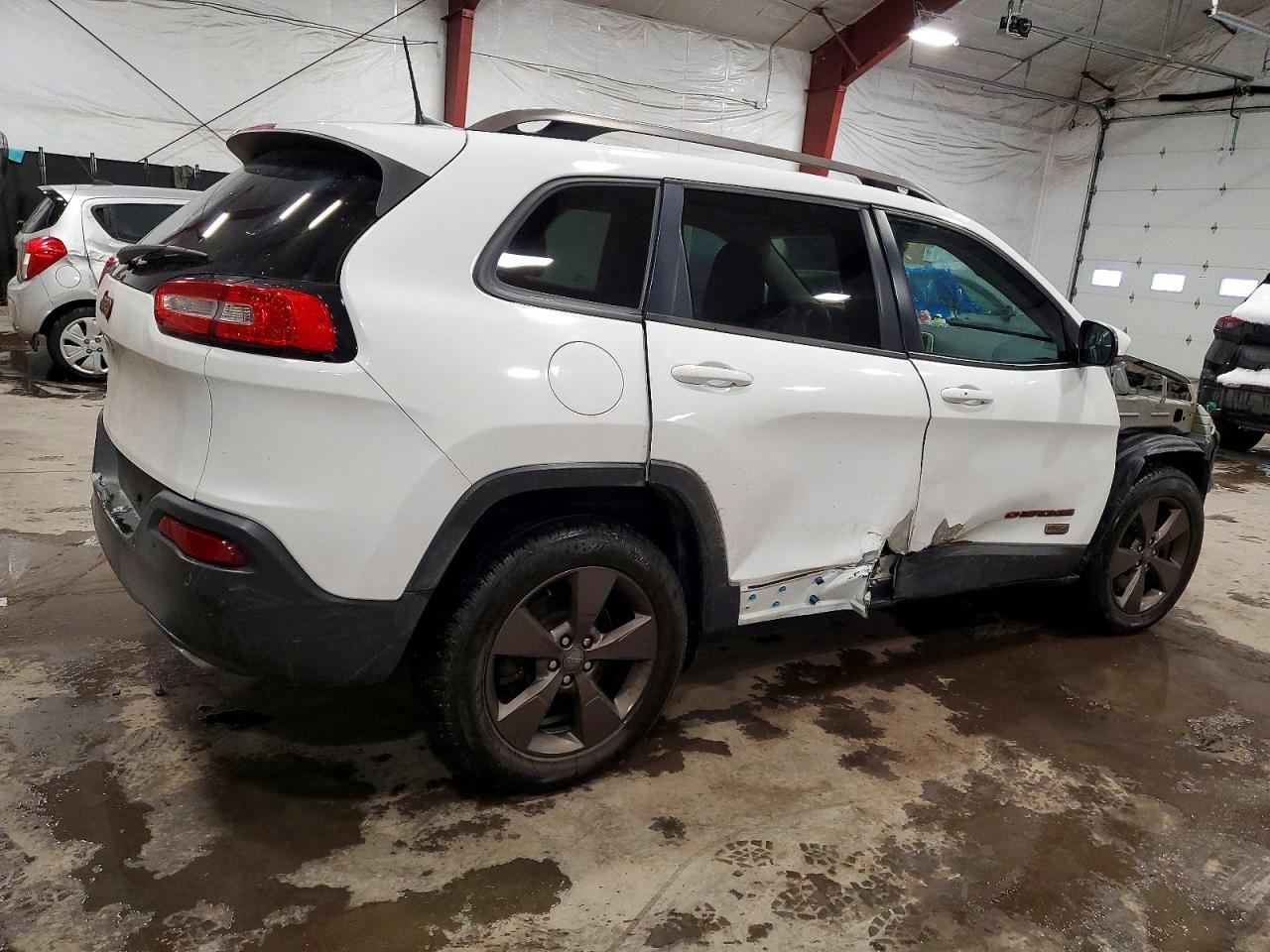 2017 JEEP CHEROKEE LATITUDE photo 5
