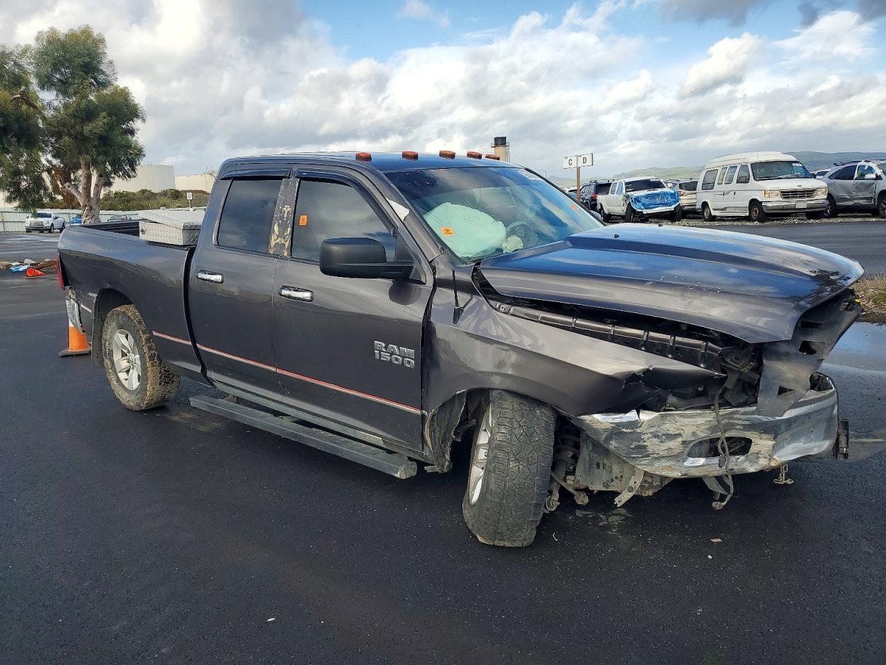 2015 RAM 1500 SLT photo 10