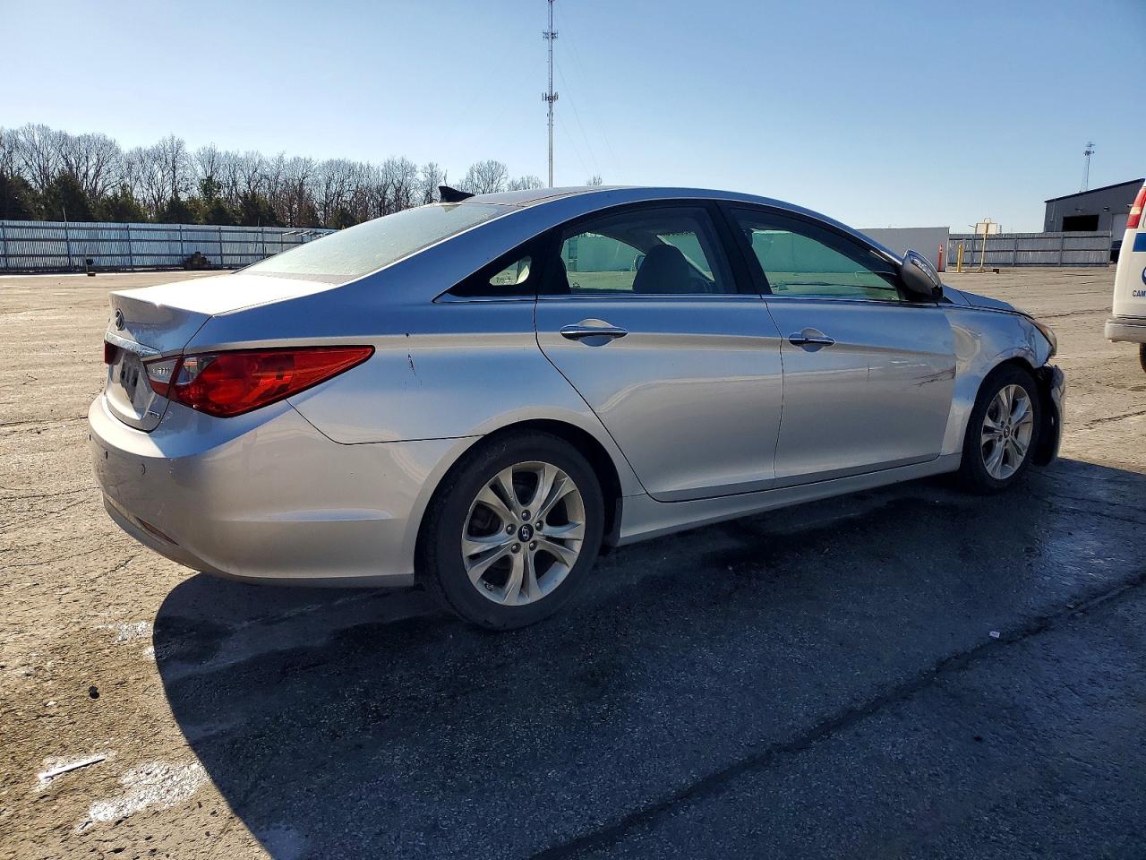 2012 HYUNDAI SONATA SE photo 3