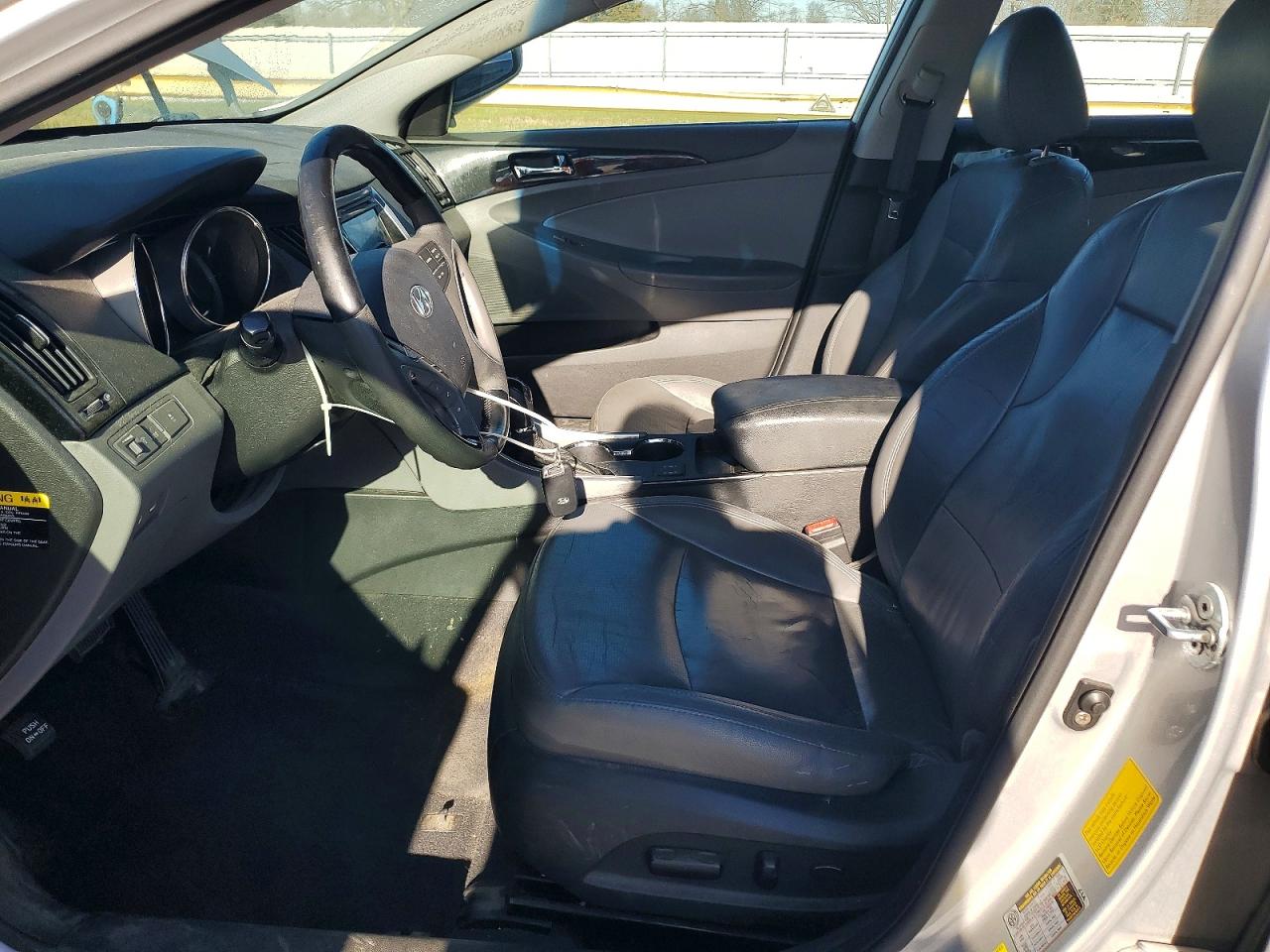 2012 HYUNDAI SONATA SE photo 7
