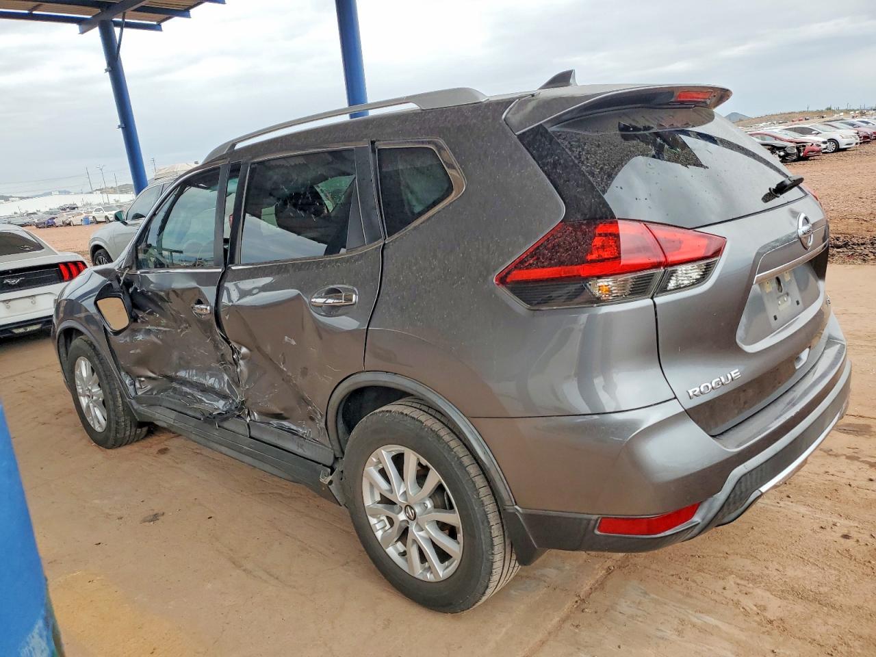 2018 NISSAN ROGUE S photo 2
