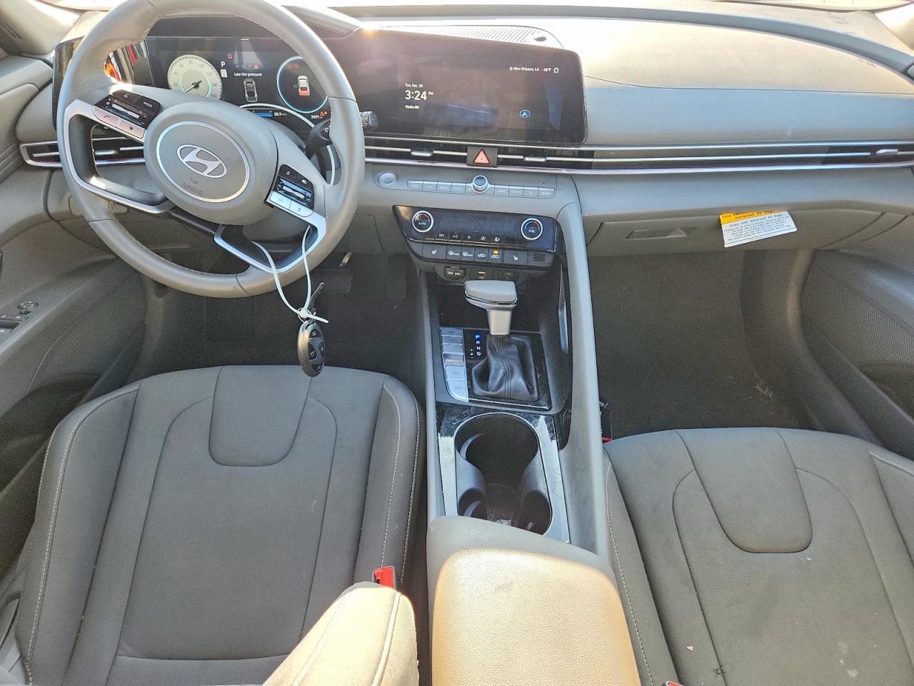 2025 HYUNDAI ELANTRA SEL photo 8
