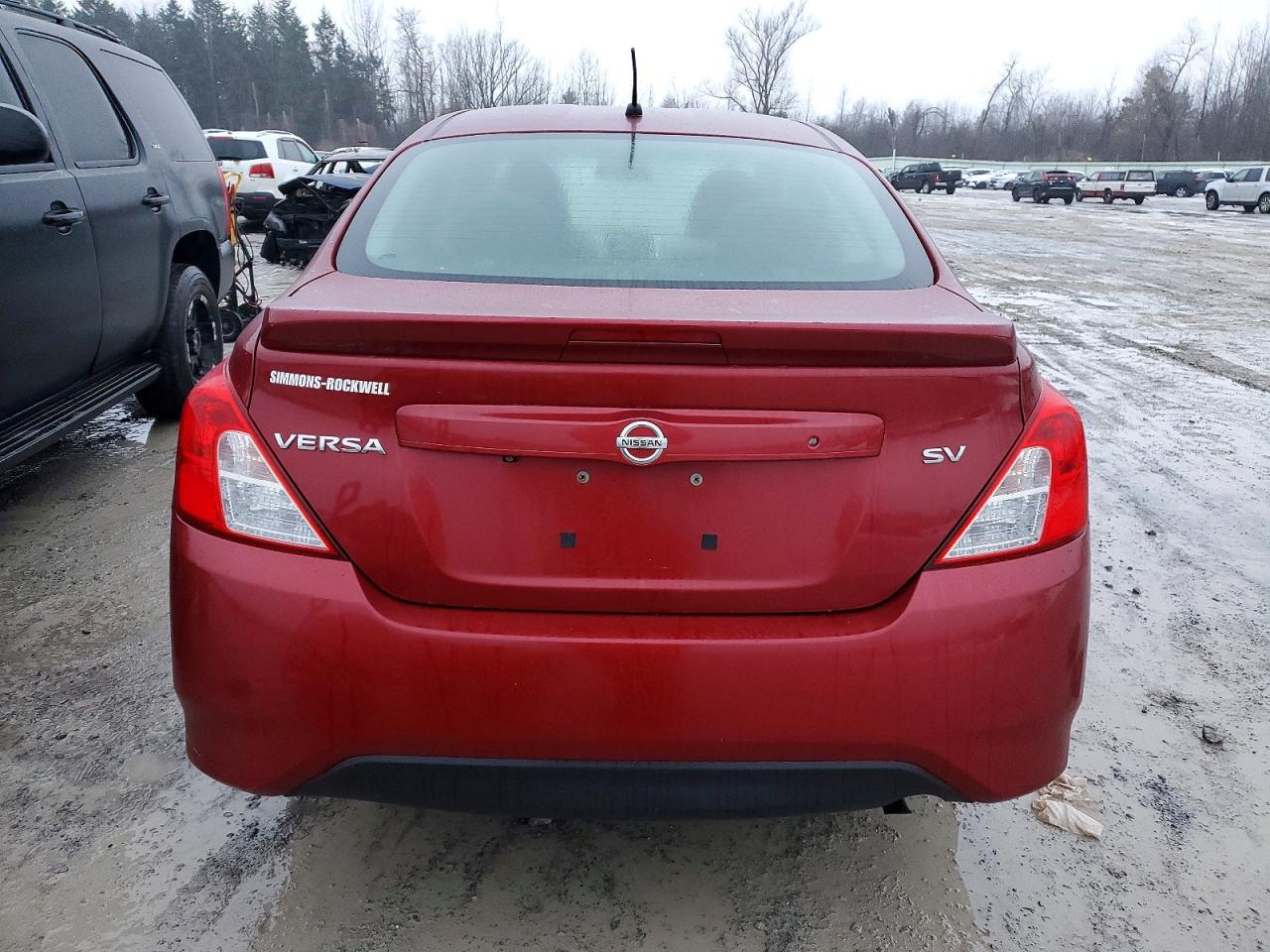 2019 NISSAN VERSA S photo 6