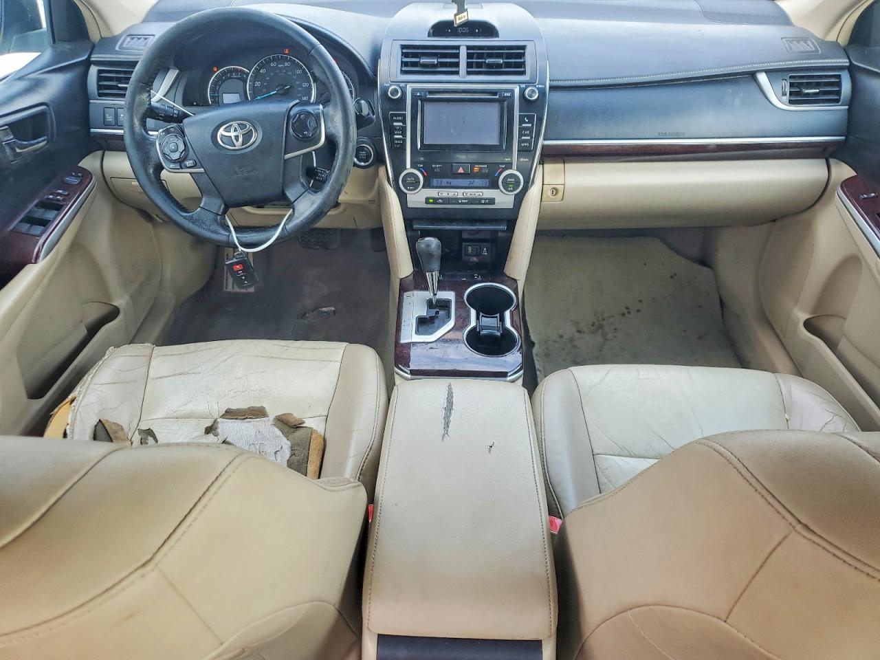 2014 TOYOTA CAMRY SE photo 8