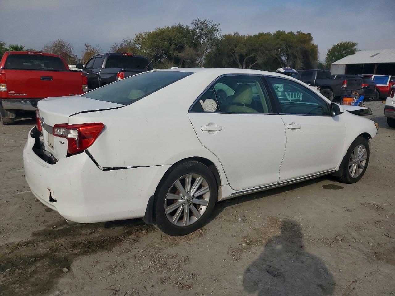 2014 TOYOTA CAMRY SE photo 3
