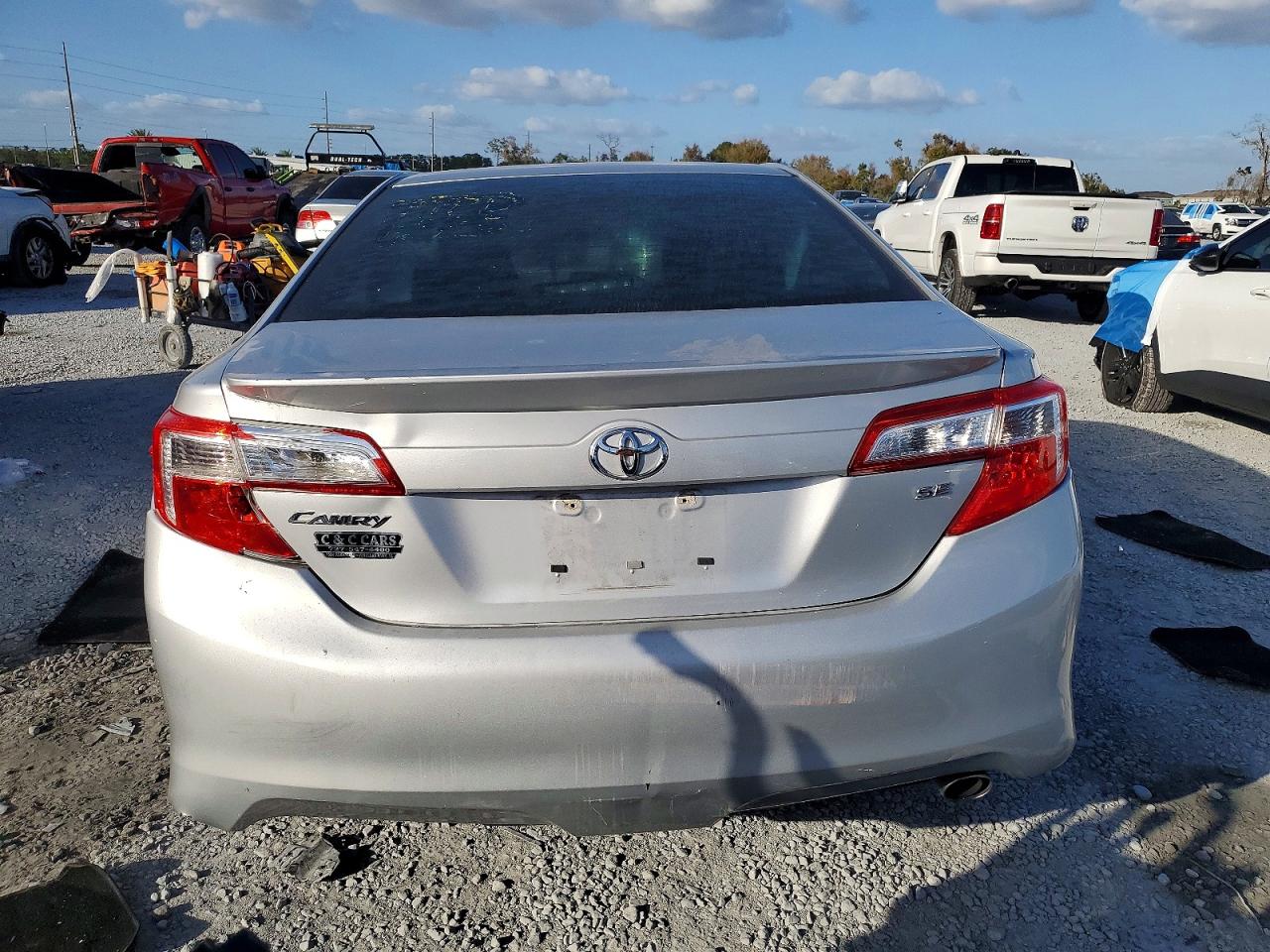 2014 TOYOTA CAMRY L photo 11