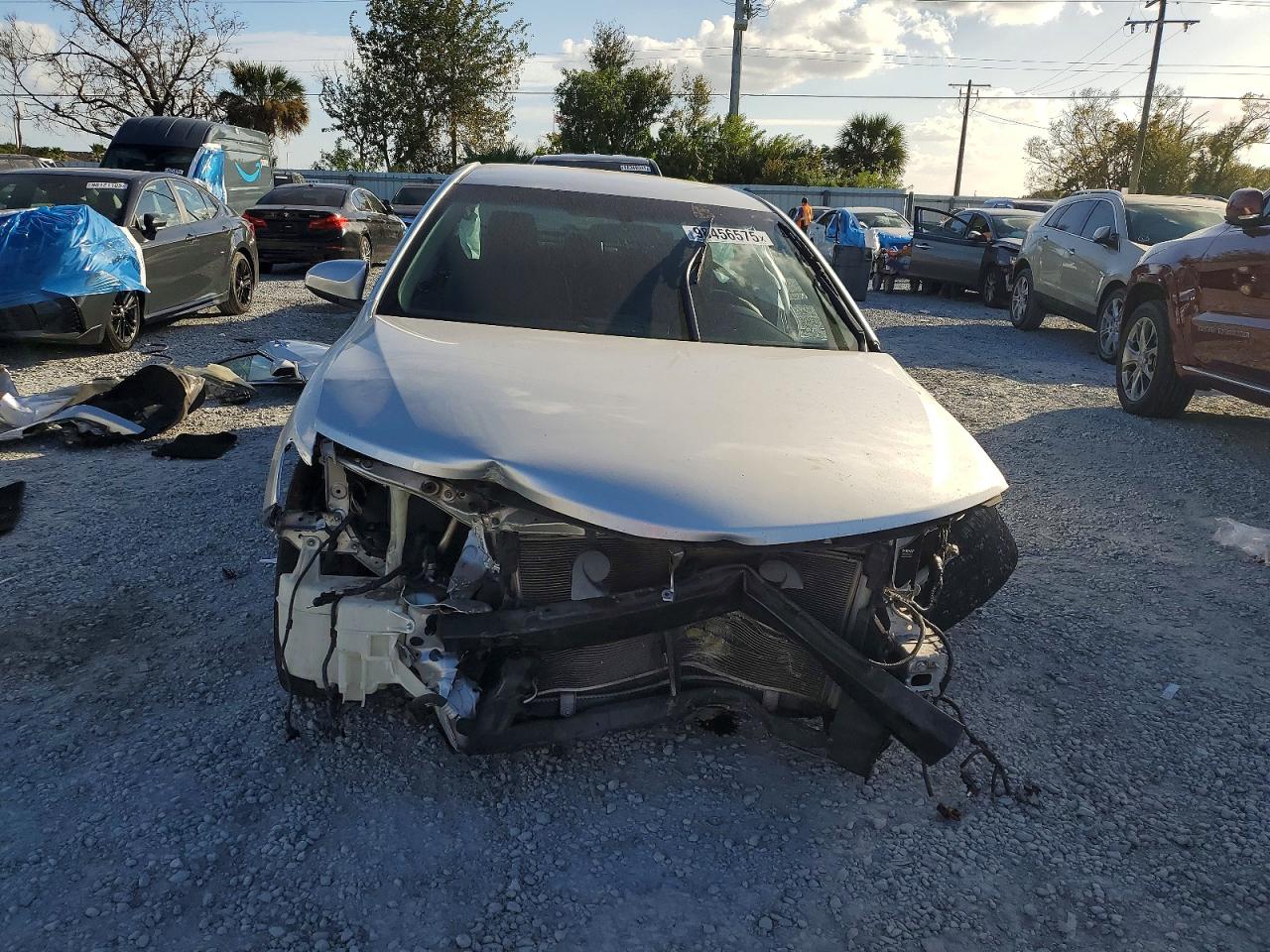 2014 TOYOTA CAMRY L photo 9