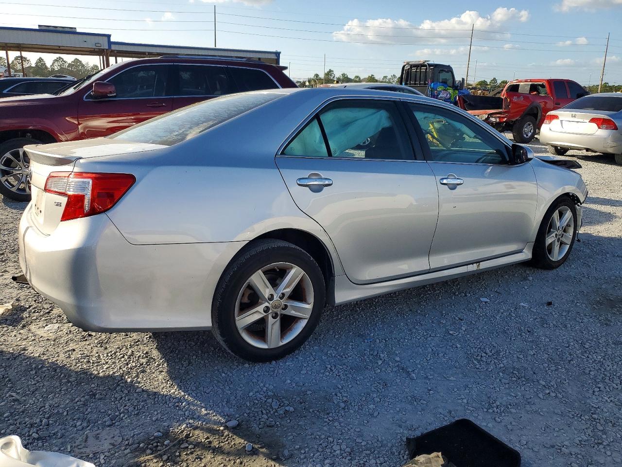 2014 TOYOTA CAMRY L photo 5
