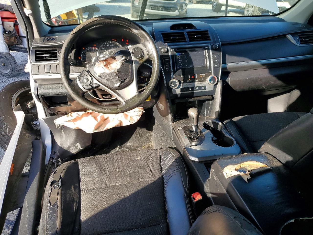 2014 TOYOTA CAMRY L photo 15