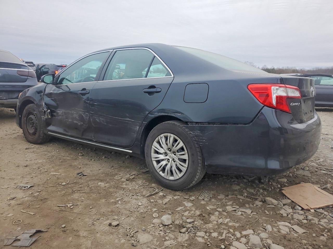2012 TOYOTA CAMRY LE photo 3