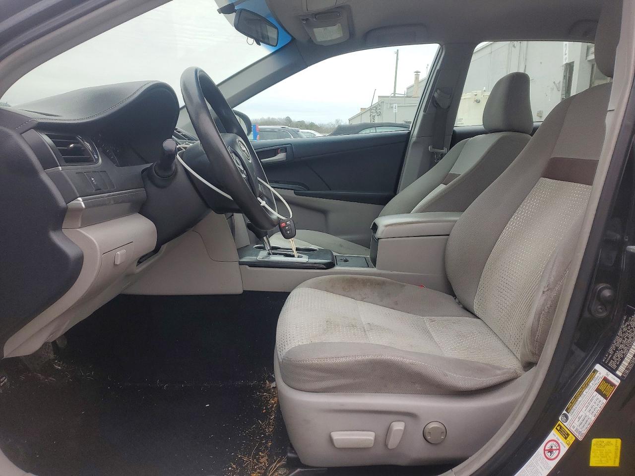 2012 TOYOTA CAMRY LE photo 13