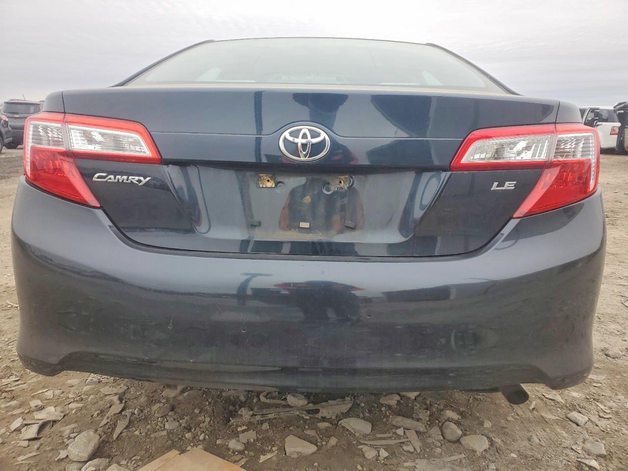 2012 TOYOTA CAMRY LE photo 11