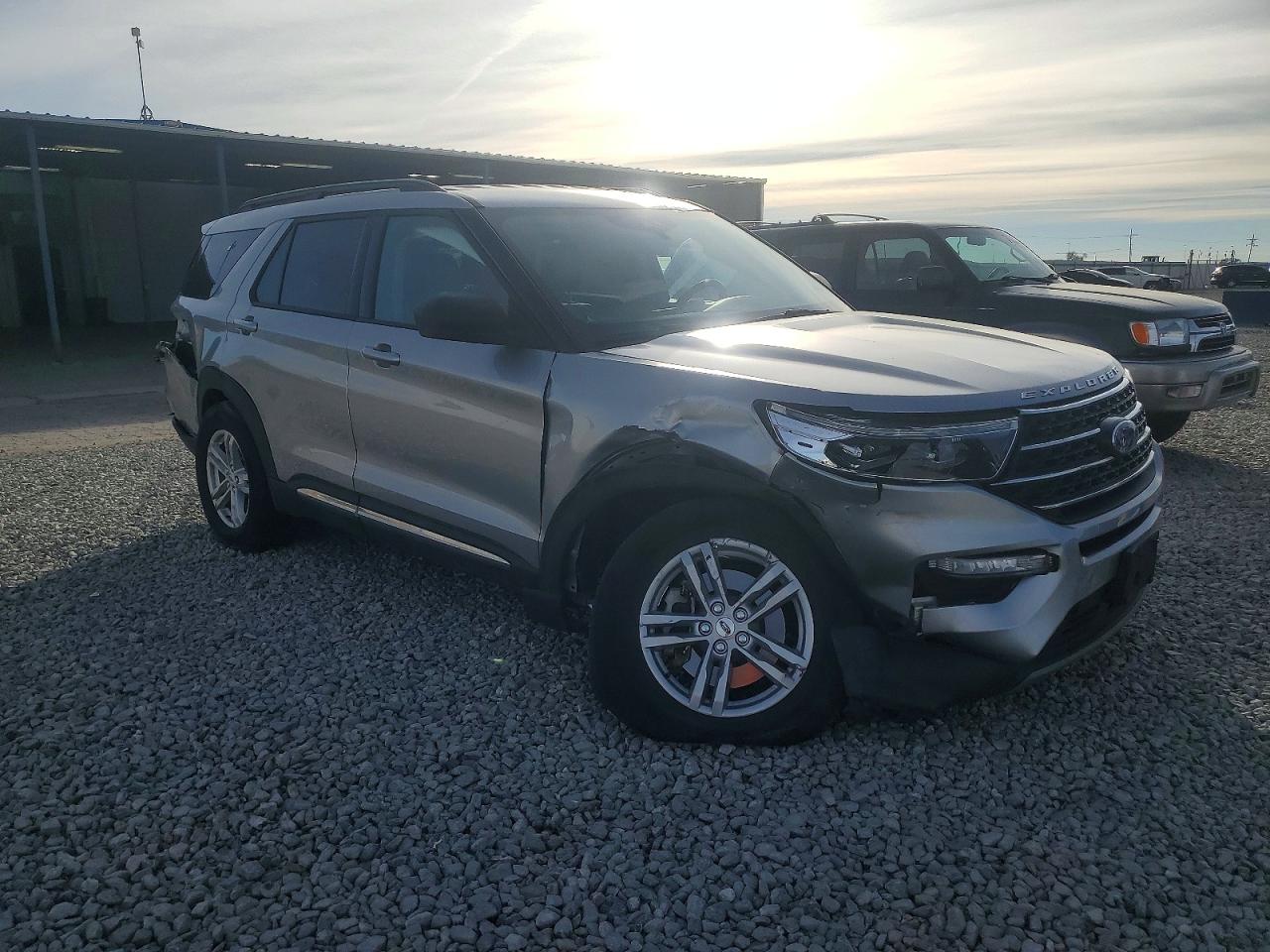 2021 FORD EXPLORER XLT photo 4