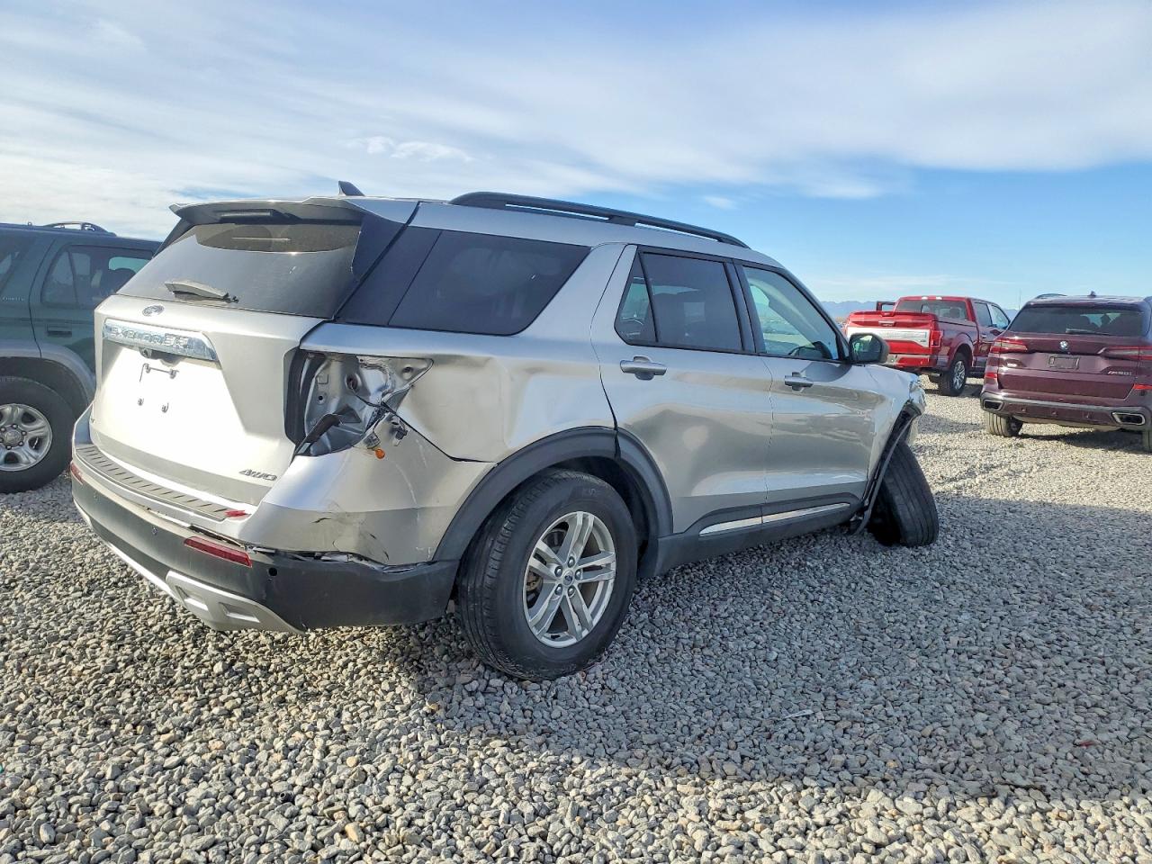 2021 FORD EXPLORER XLT photo 3