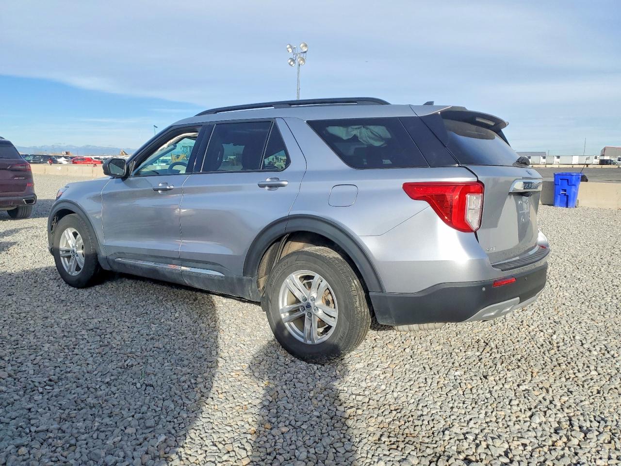 2021 FORD EXPLORER XLT photo 2