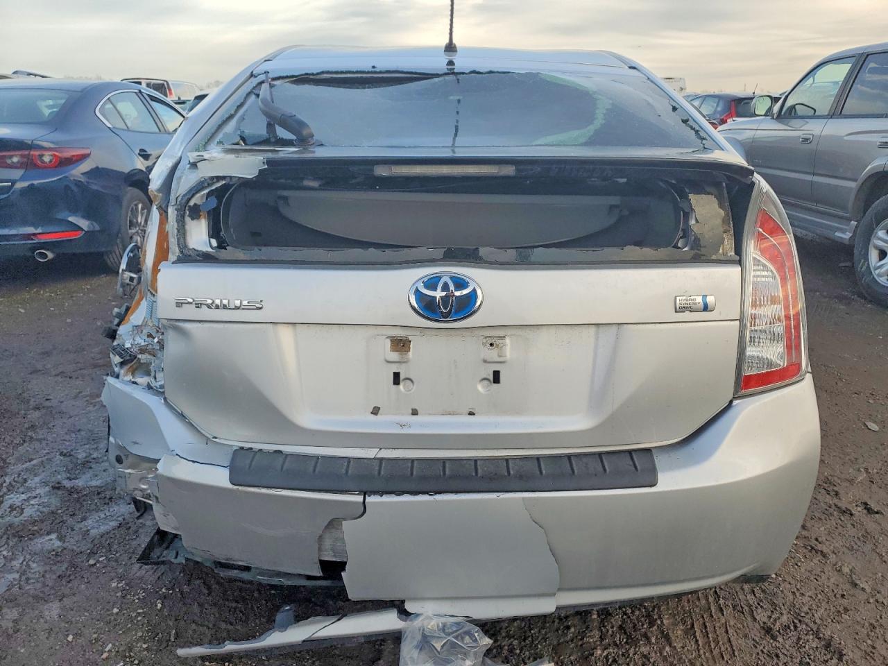 2014 TOYOTA PRIUS photo 6