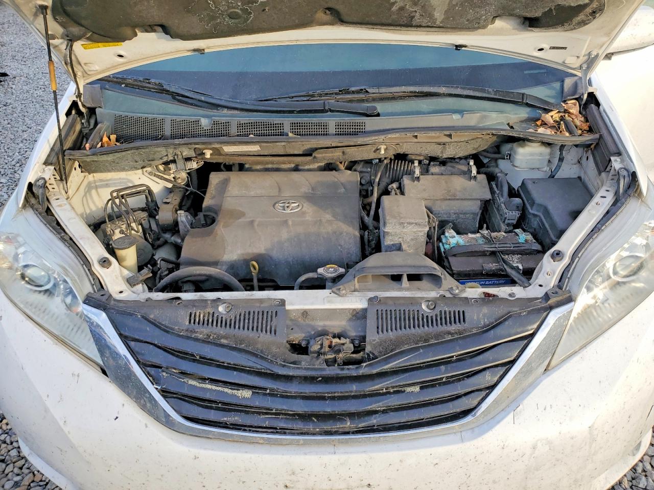 2014 TOYOTA SIENNA LE 8-PASSENGER photo 12