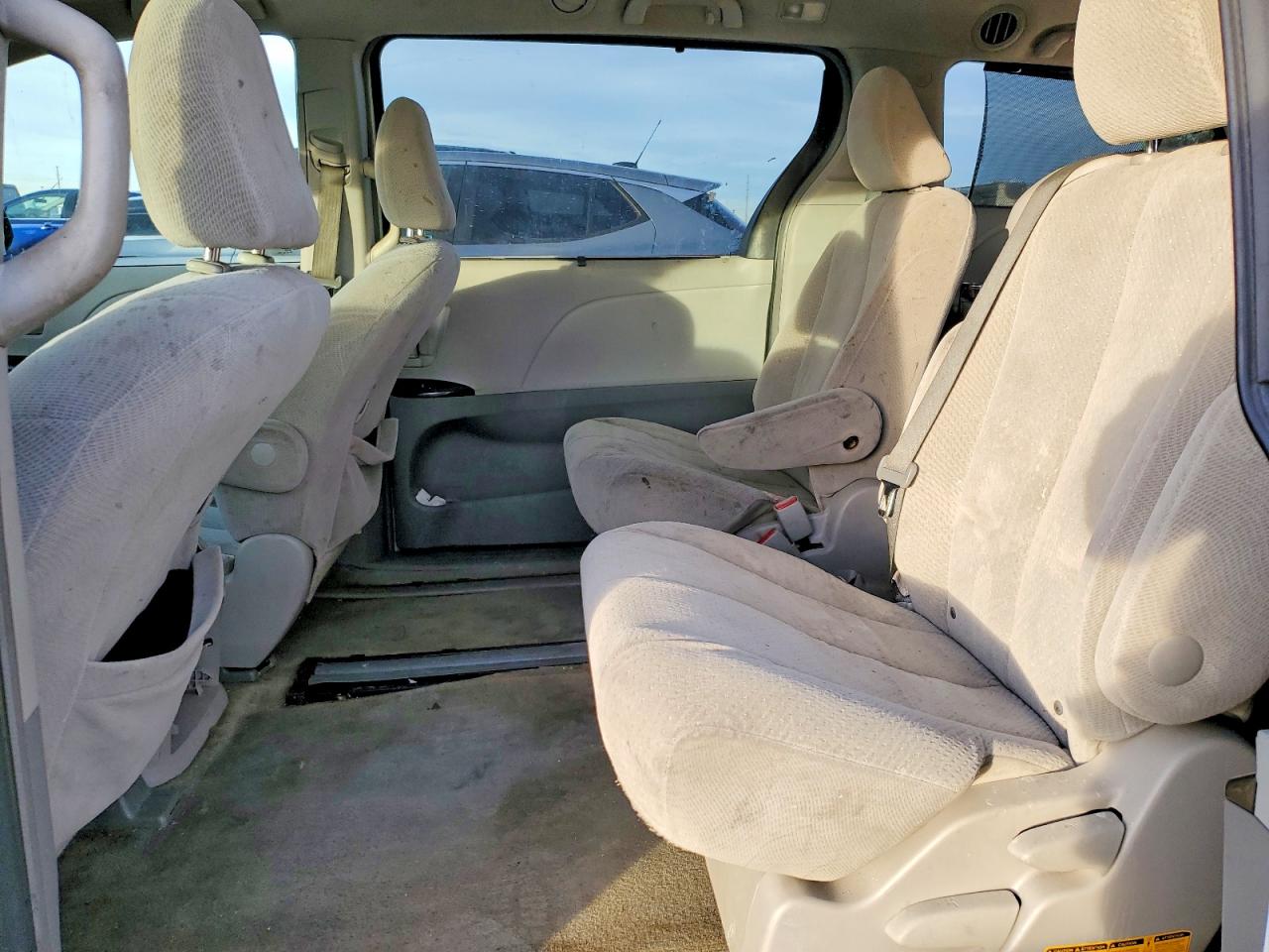 2014 TOYOTA SIENNA LE 8-PASSENGER photo 11