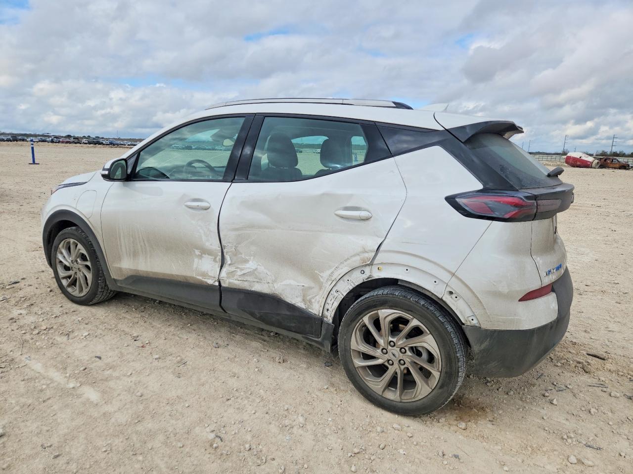 2023 CHEVROLET BOLT EUV LT photo 2
