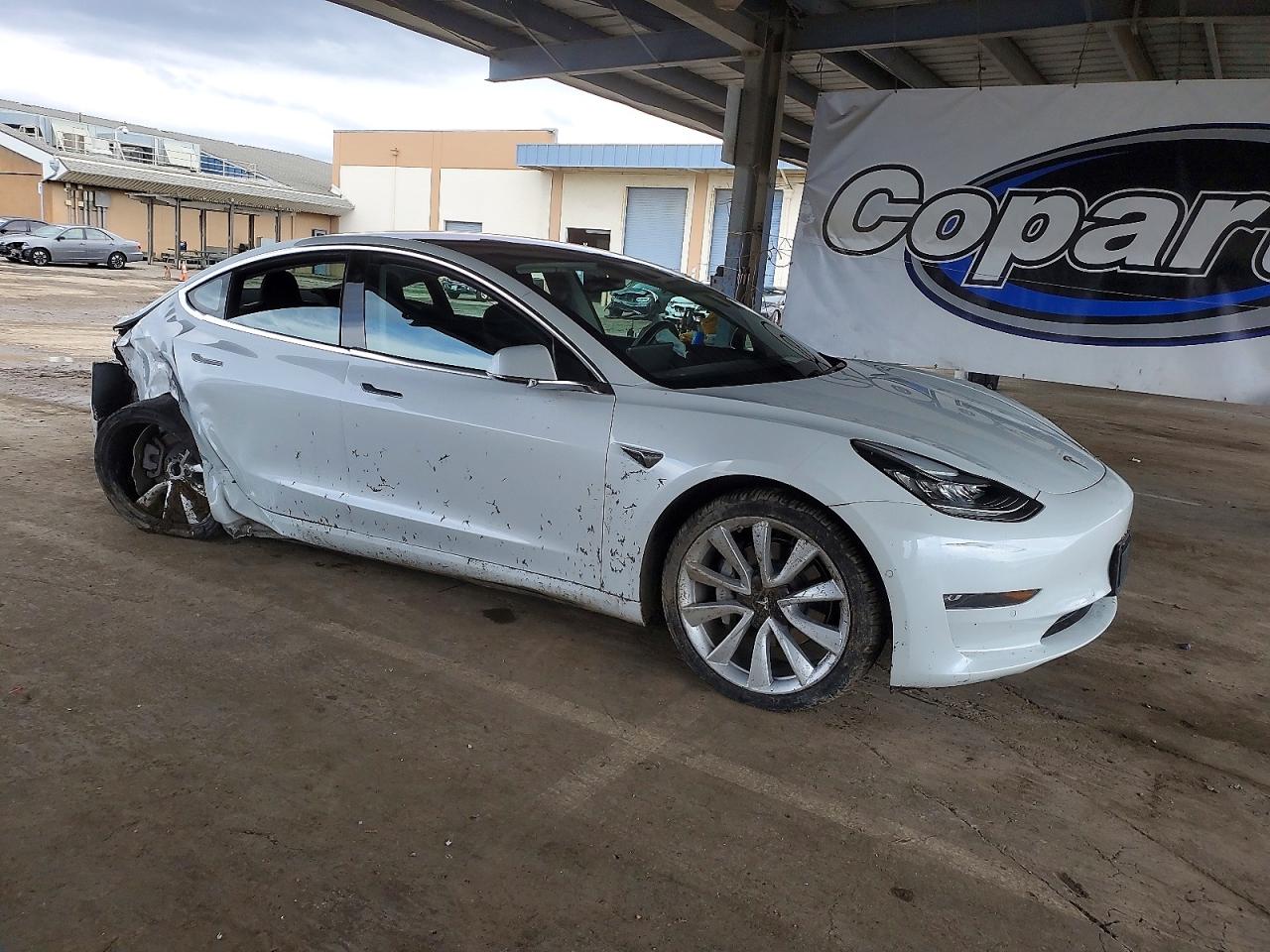 2018 TESLA MODEL 3 photo 4