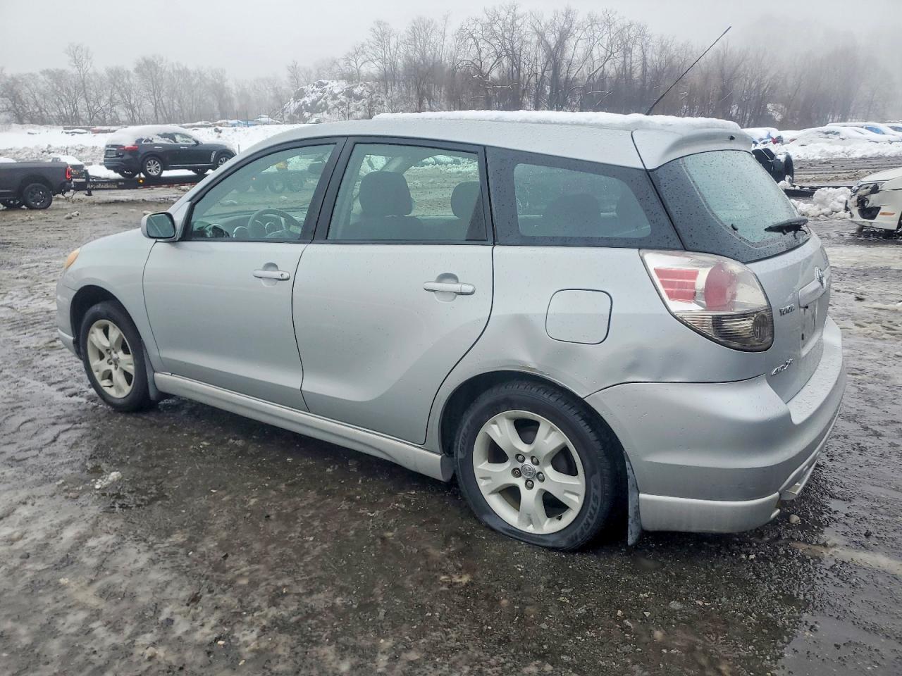 2005 TOYOTA COROLLA MATRIX BASE photo 2