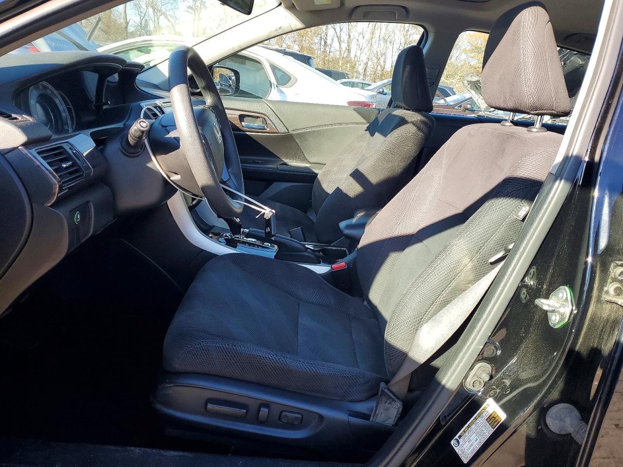 2017 HONDA ACCORD EX photo 25