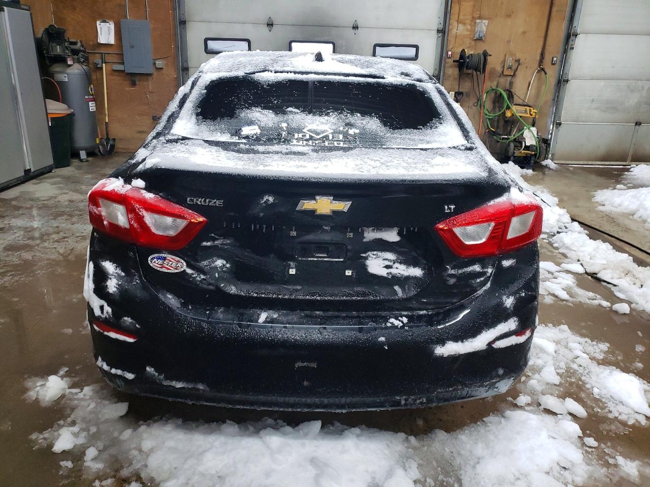 2017 CHEVROLET CRUZE LT photo 6
