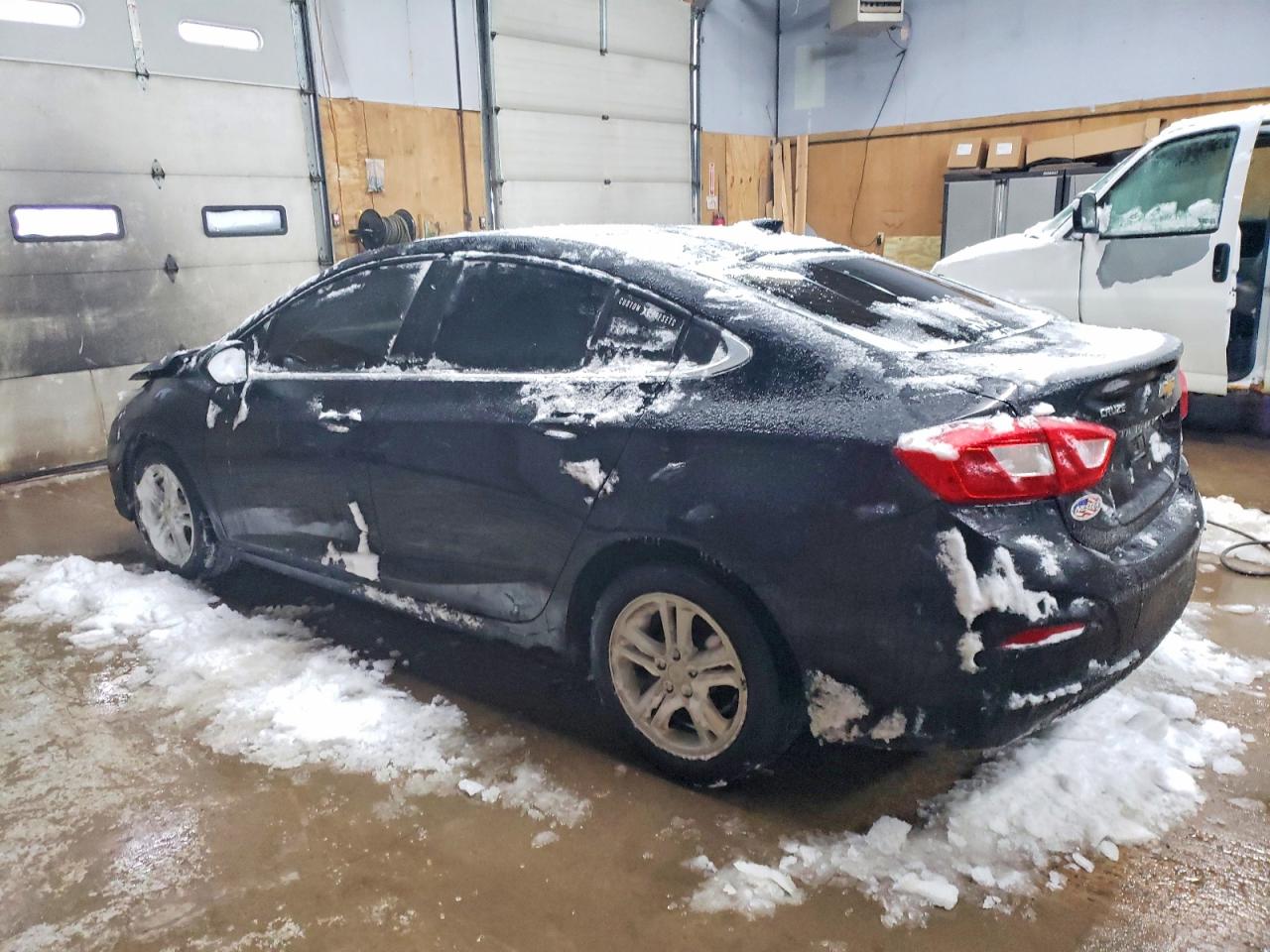 2017 CHEVROLET CRUZE LT photo 2