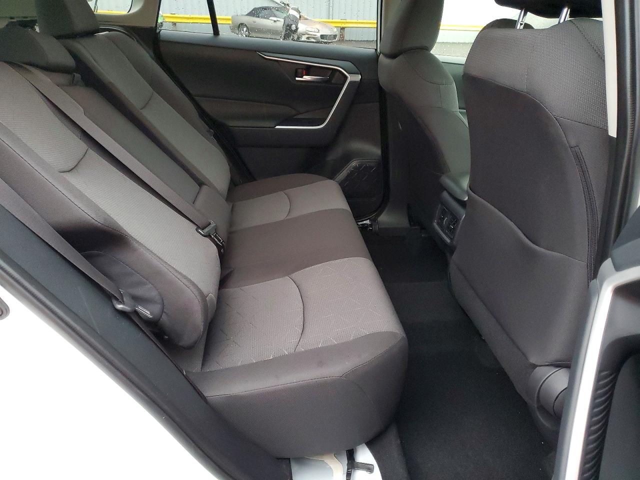 2025 TOYOTA RAV4 XLE photo 10