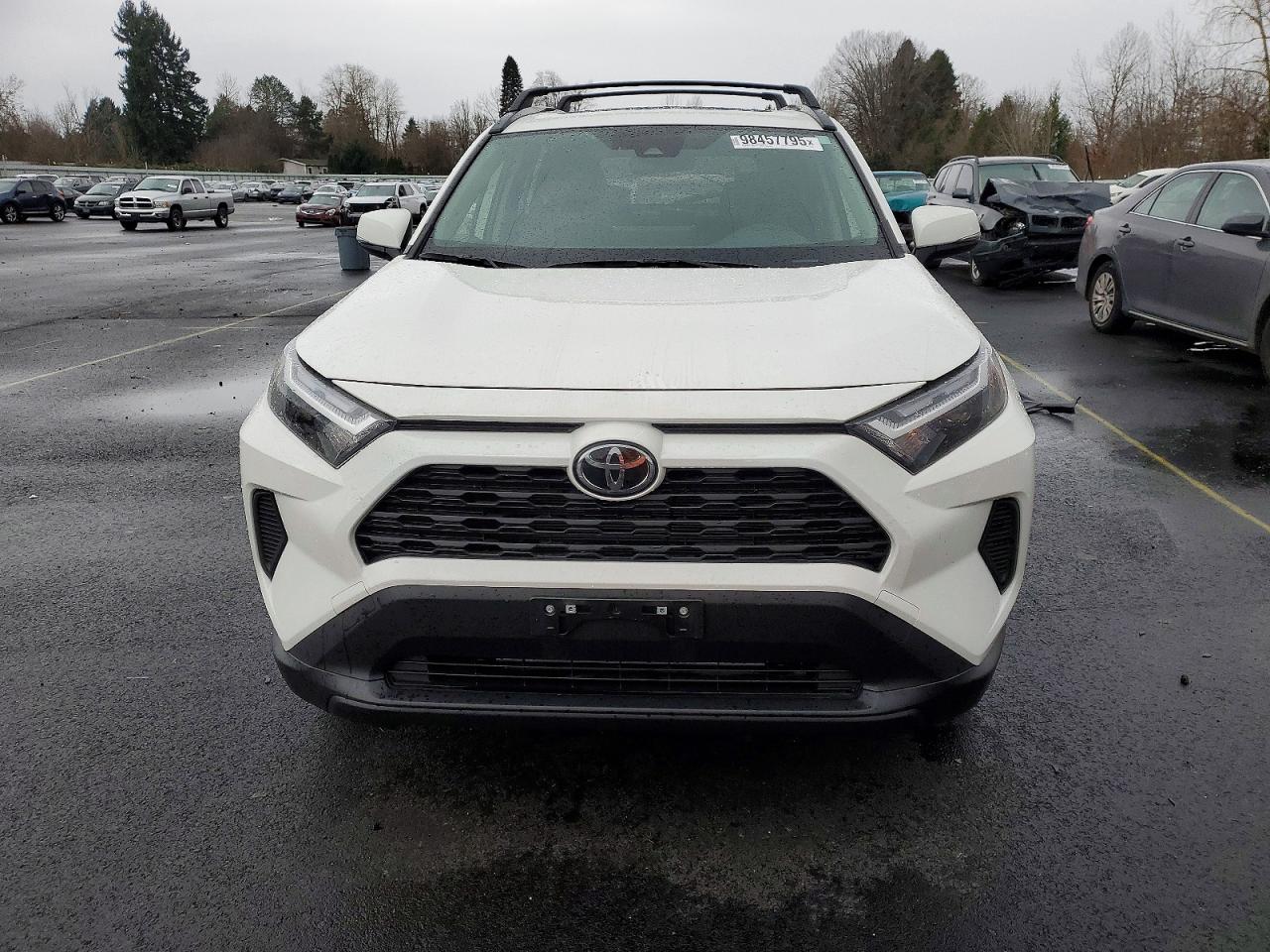 2025 TOYOTA RAV4 XLE photo 5