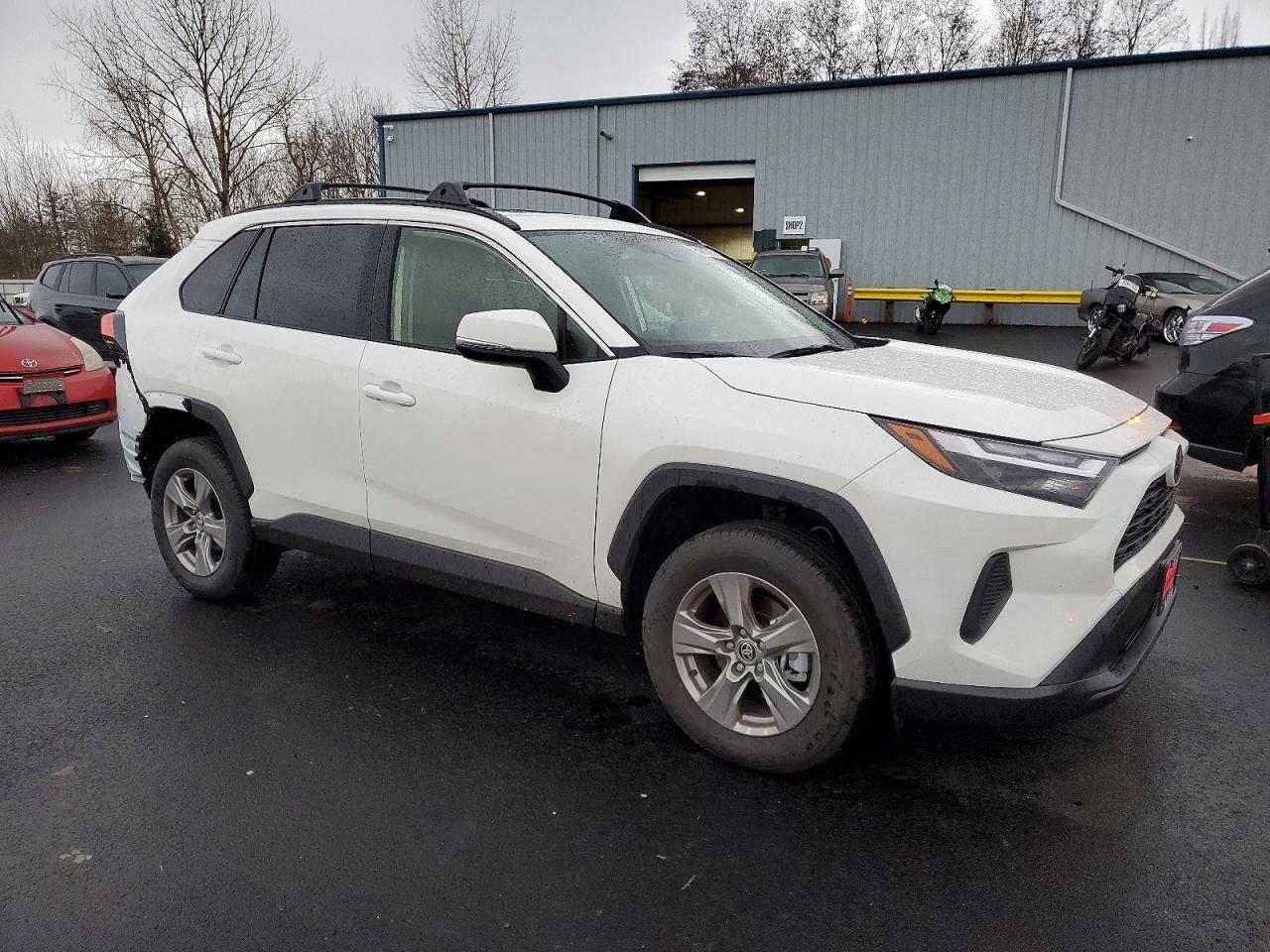 2025 TOYOTA RAV4 XLE photo 4