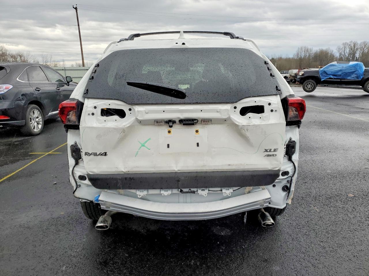 2025 TOYOTA RAV4 XLE photo 6