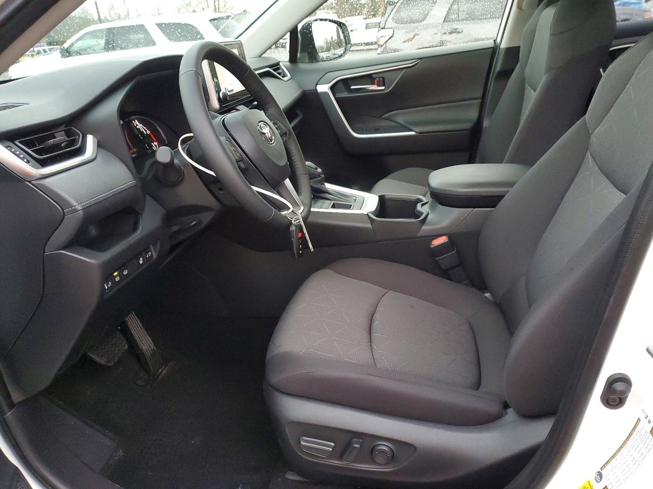 2025 TOYOTA RAV4 XLE photo 7