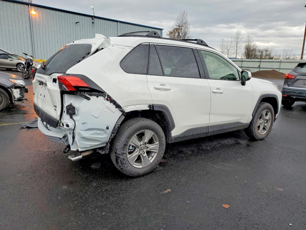 2025 TOYOTA RAV4 XLE photo 3