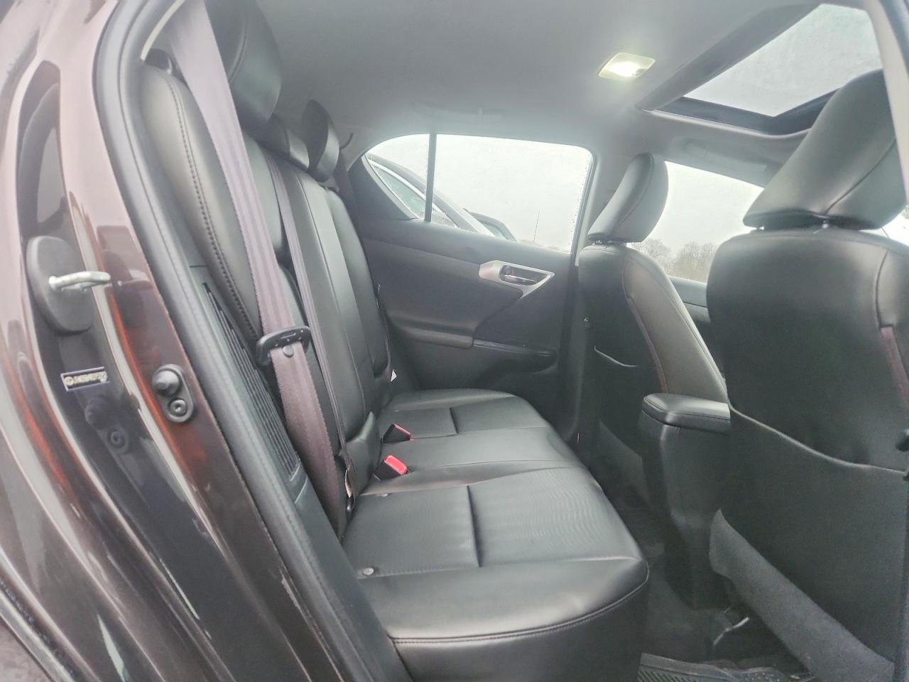 2013 LEXUS CT 200 photo 28