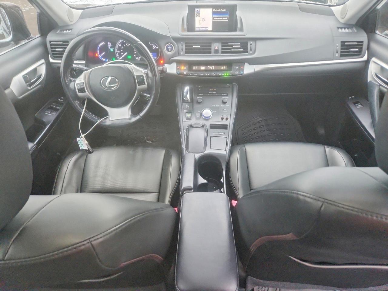 2013 LEXUS CT 200 photo 22