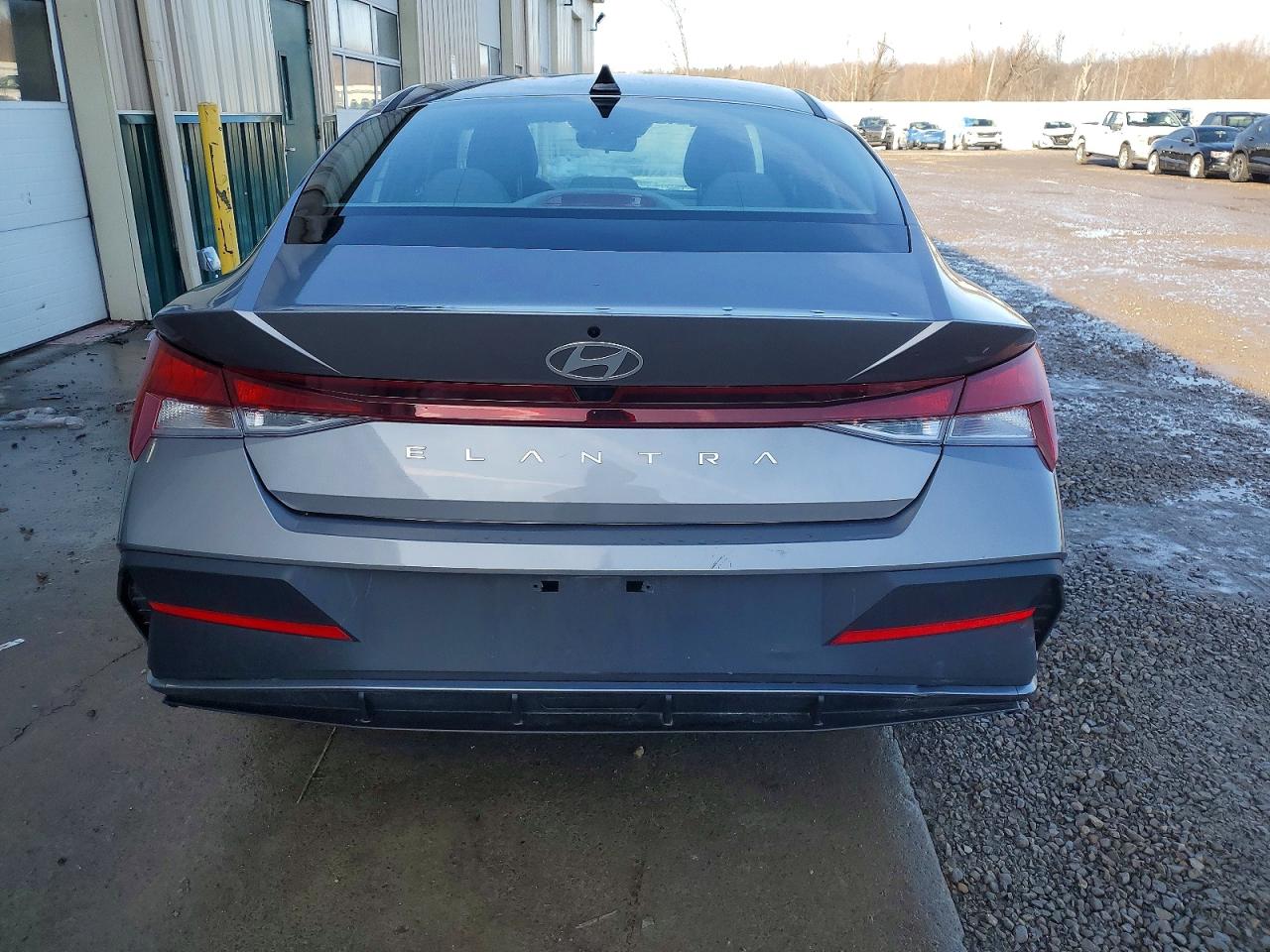 2024 HYUNDAI ELANTRA SE photo 16