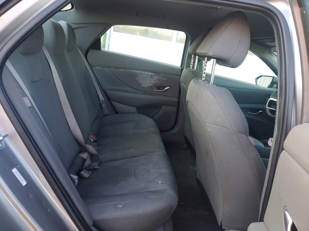 2024 HYUNDAI ELANTRA SE photo 31